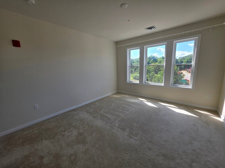 Building Photo - 110 Trotter Rd
