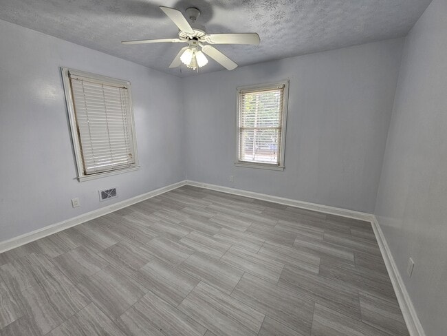 Building Photo - 3 Bristol Dr