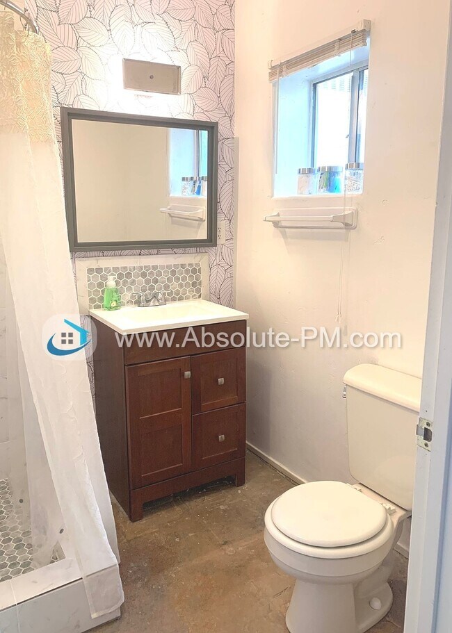 Building Photo - Cozy 1 Bedroom Studio in the Orangevale Ag...