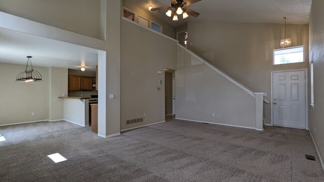 Building Photo - Large 4 Bed 3.5 Bath in Stetson Hills