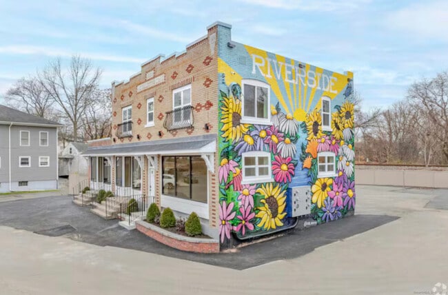 Primary Photo - 141 Bridge St