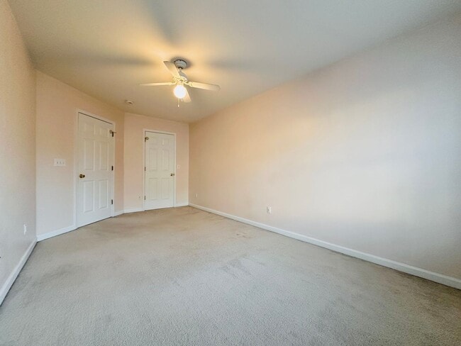 Building Photo - End-Unit 3BR Townhome Minutes to NCSU, Downtown & Crossroads