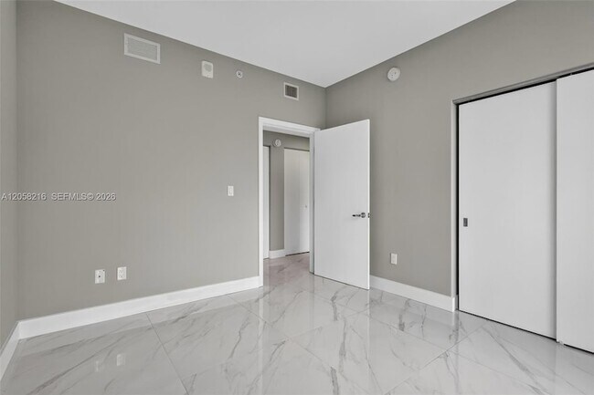 Building Photo - 16385 Biscayne Blvd