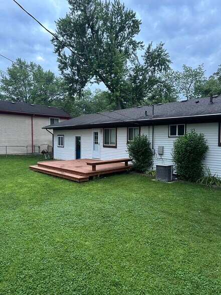 Building Photo - 3589 Knollview Ave