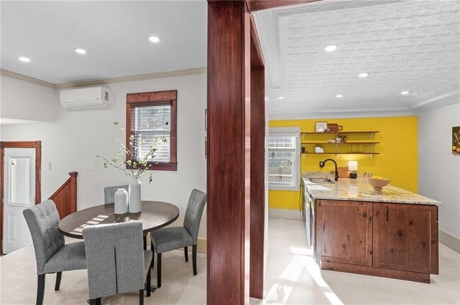 Building Photo - 36 Mt Hope Ave