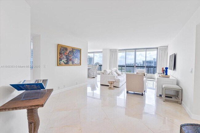Building Photo - 3500 Mystic Pointe Dr