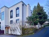 Building Photo - 1980 SW Terrace Dr