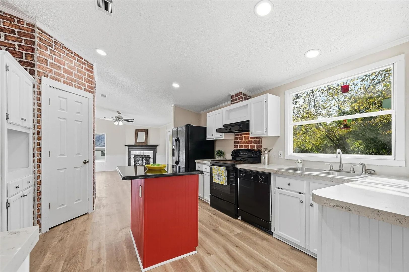 Building Photo - 2645 Bryant St