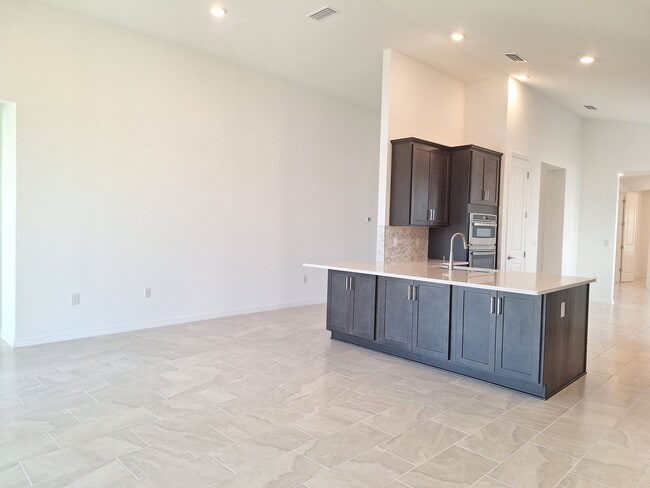 Building Photo - BRAND NEW ARDISIA PARK HOME-2000+ SQ FEET !