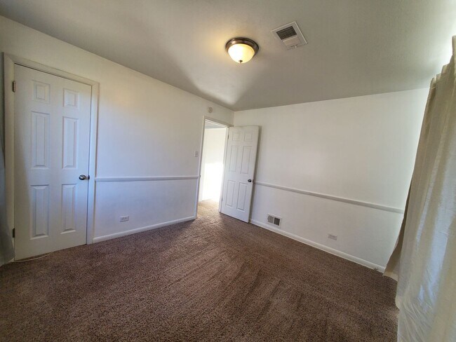Building Photo - 3 Bed Home in Denver's Athmar Park