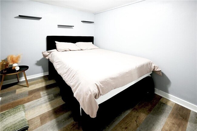 Building Photo - 539 Paines Ave NW