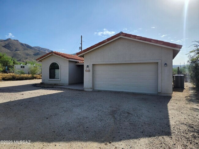 Building Photo - 11065 E Snyder Rd