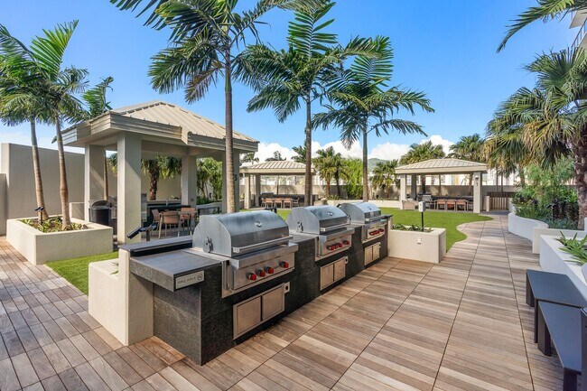 Building Photo - Furnished 1 bed / 1 bath / 1 parking at Sk...
