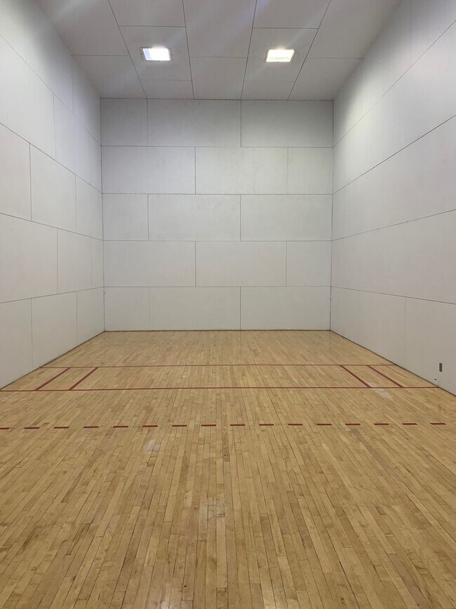 Building Photo - Fully Furnished - Gaurd Gated - Close to S...