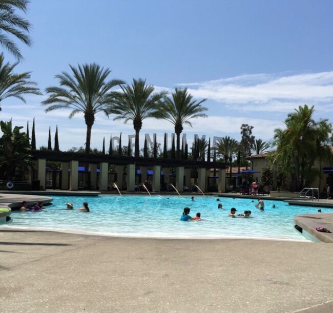 Building Photo - Beautiful Two-Level 2Bd 2Ba Condo in Irvine