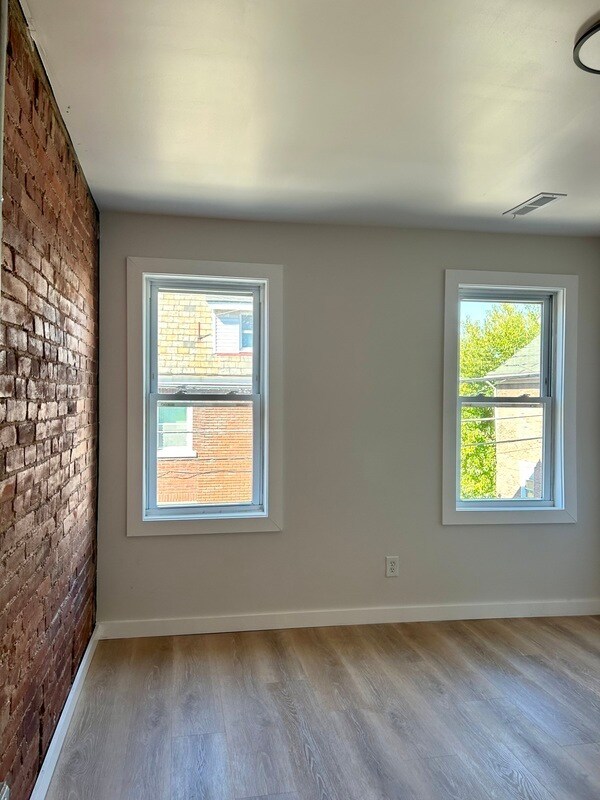 Building Photo - 4042 Geneva St