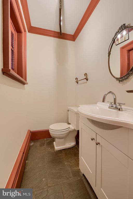 Building Photo - 226 E Caracas Ave