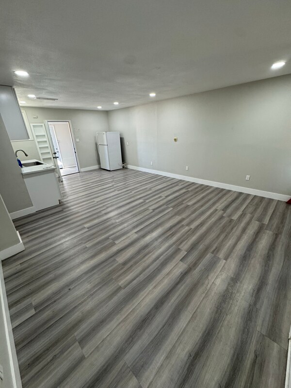 Building Photo - 251 Juniper St