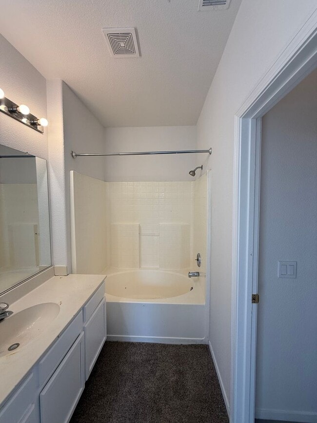 Building Photo - 20942 White Rock Dr