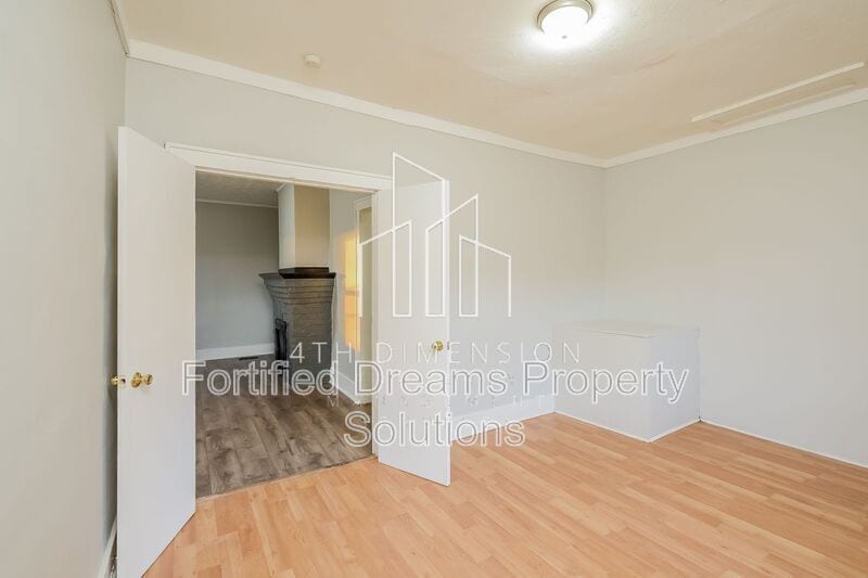 Building Photo - 918 Camel Ave