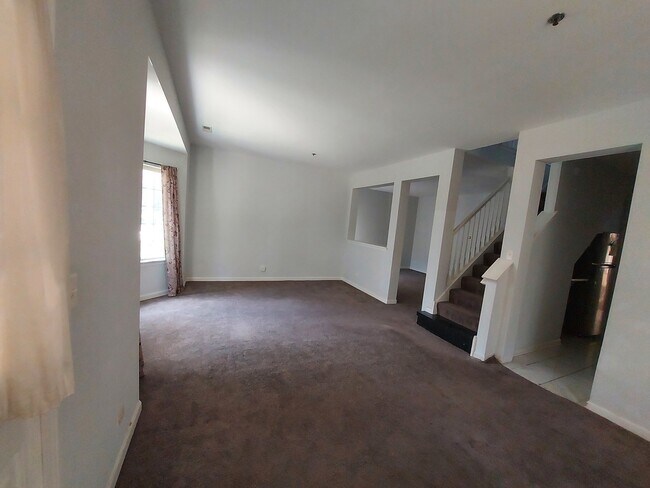 Building Photo - 369 Springmist Ct