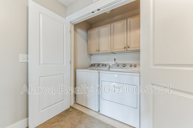 Building Photo - 3246 Moss Ln