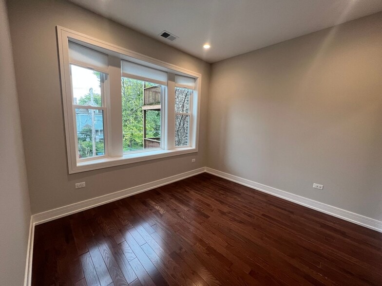 Building Photo - 4636 N Malden St