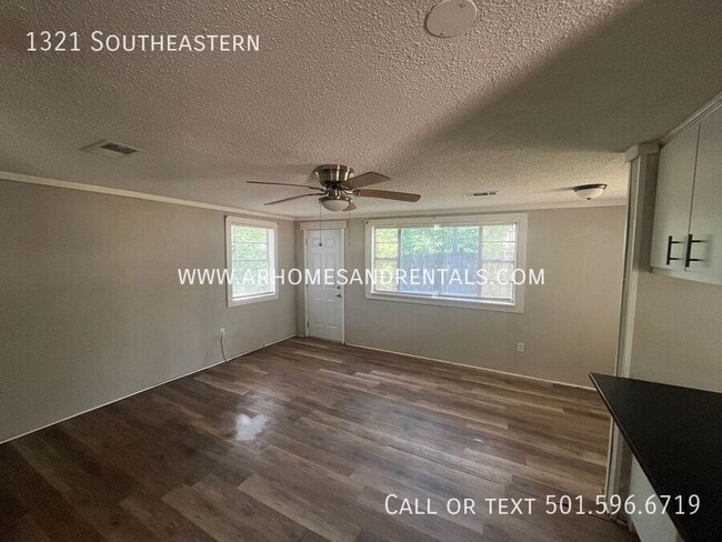 Building Photo - 1321 Southeastern-