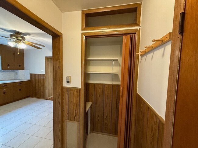 Building Photo - 87 Bartlett St