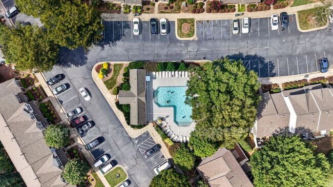 Building Photo - 104 Tannenbaum Cir