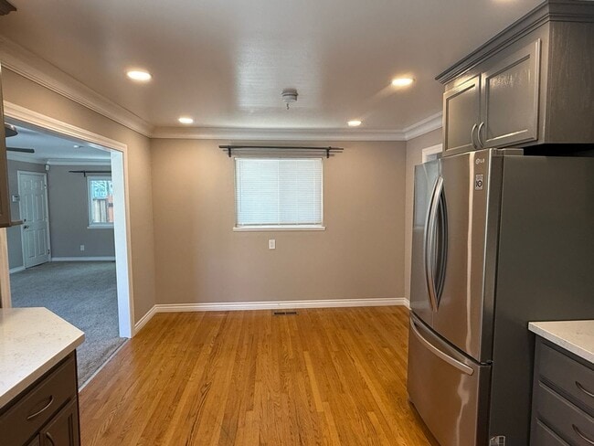 Building Photo - 1694 Lyle Dr