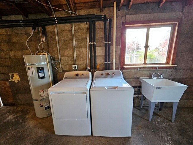 Building Photo - 3Bd/1Ba Single Story Home - For viewing!