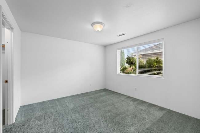 Building Photo - 621 Shadow Wood Dr
