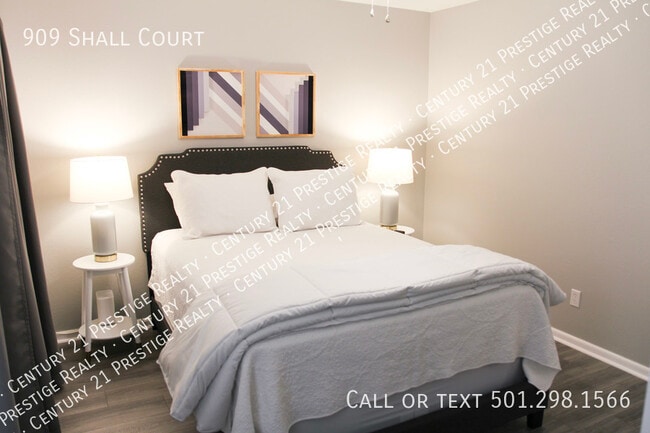 Building Photo - 909 Shall Ct