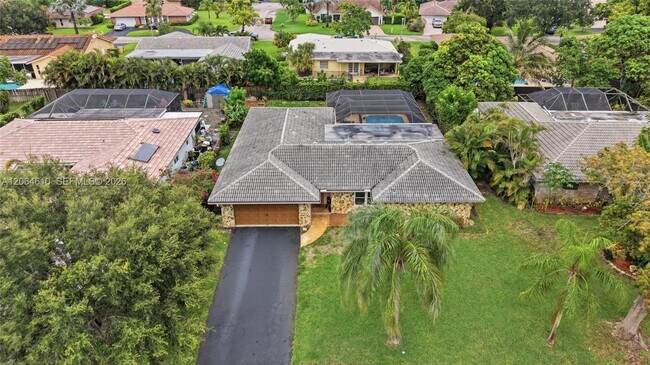 Building Photo - 821 Ramblewood Dr