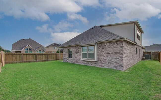 Building Photo - 2442 Wembley Way