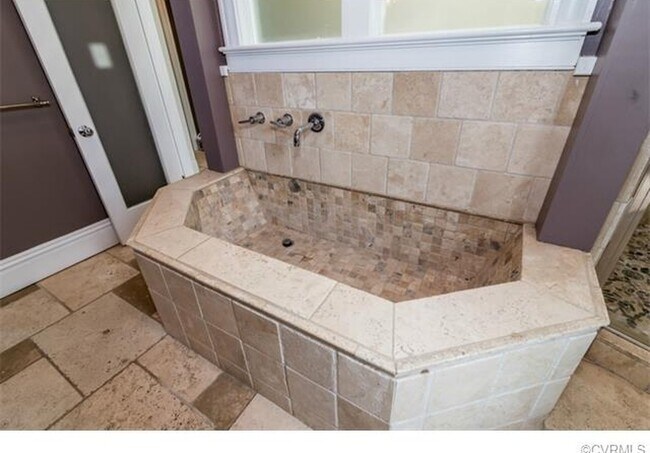 Building Photo - -- AVAILABLE JULY 15TH --  4 BR / 3.5 BA Gorgeous Home in The Fan, Available July 15tht!