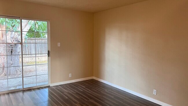 Building Photo - 2725 Del Oro Cir