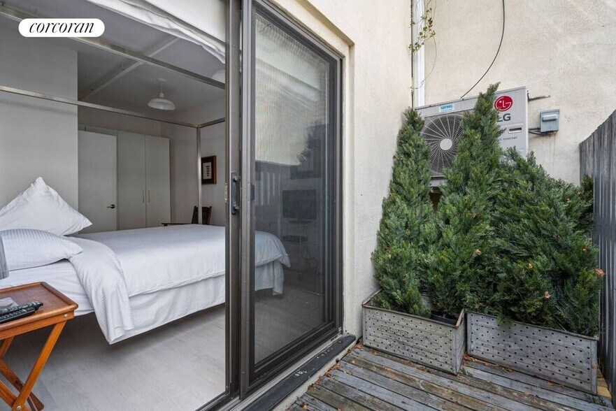 Building Photo - 460 W Broadway