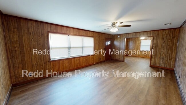 Building Photo - 107 Metcalf St