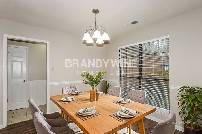 Building Photo - 5762 Riverhead Ave