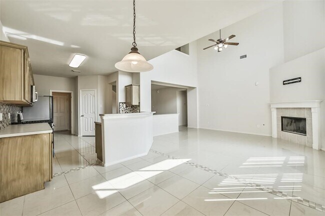 Building Photo - 911 Merlin Roost Ct