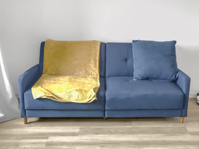 Living room - 4220 Wilshire Blvd