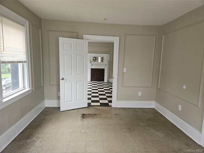Building Photo - 103 Wickham Ave