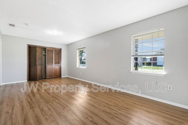 Building Photo - 5036 Highland Dr