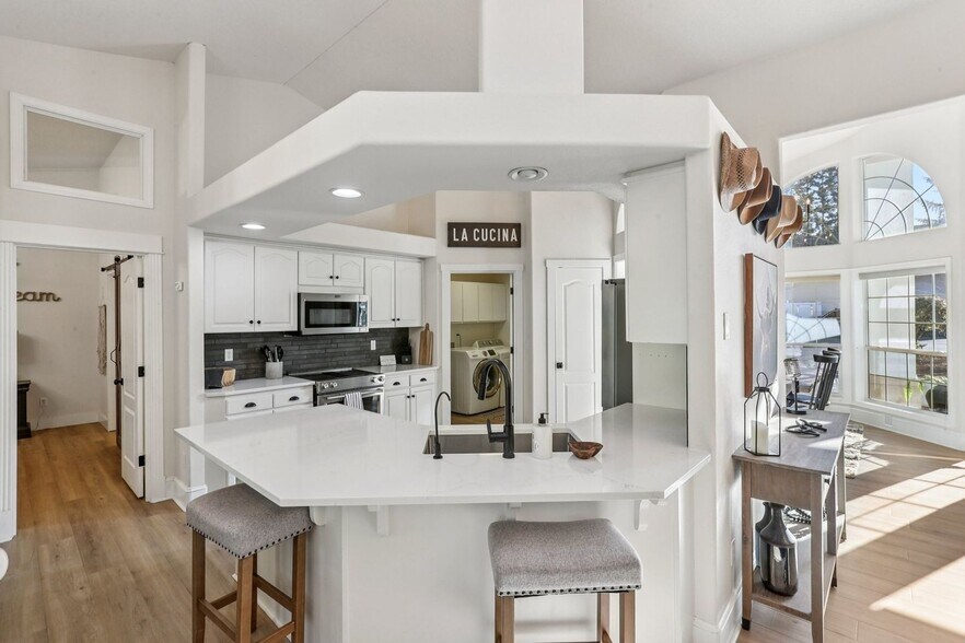 Building Photo - 19609 NW 9th Ct