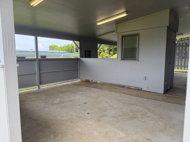 Building Photo - Updated Home near Pepe'ekeo Park!