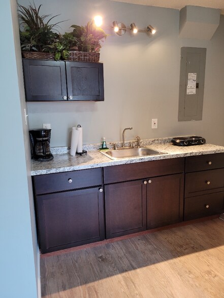 Primary Photo - 8573 Springtree Road