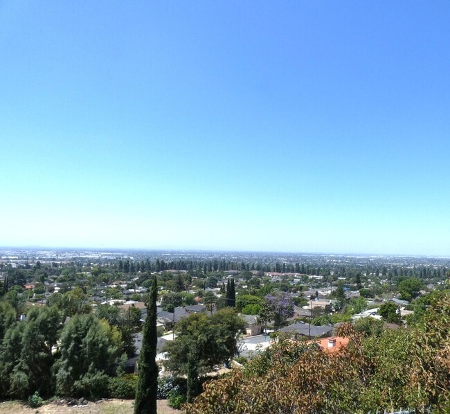 Building Photo - *Available NOW  in Whittier!*