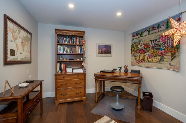 Building Photo - Sweeping waterfront views in this 2-Bedroo...